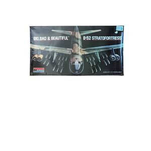 Monogram Big, Bad & Beautiful B-52 Stratofortress 1/72 5709 FACTORY SEALED